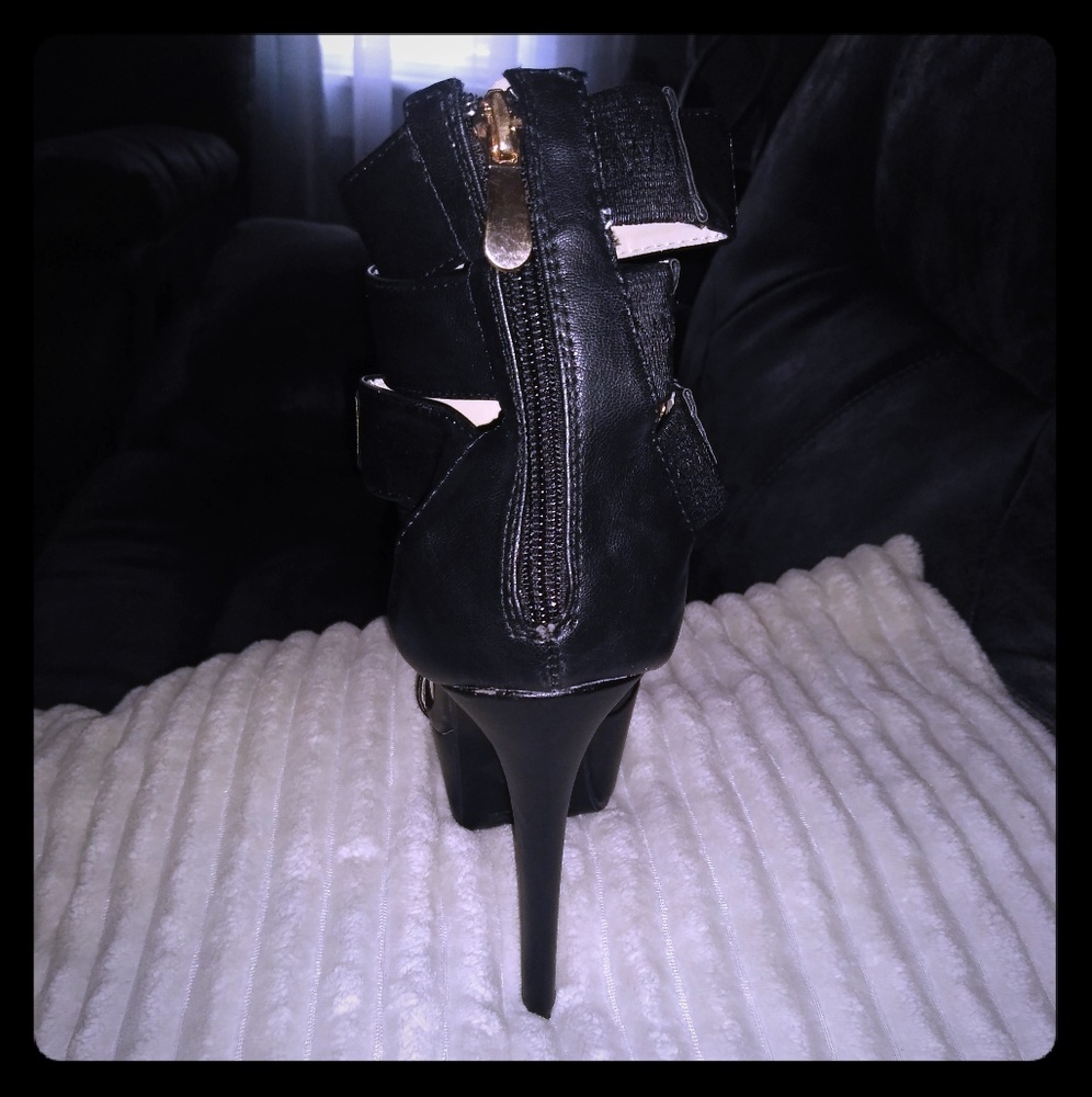 Heels - Picture 3 of 4
